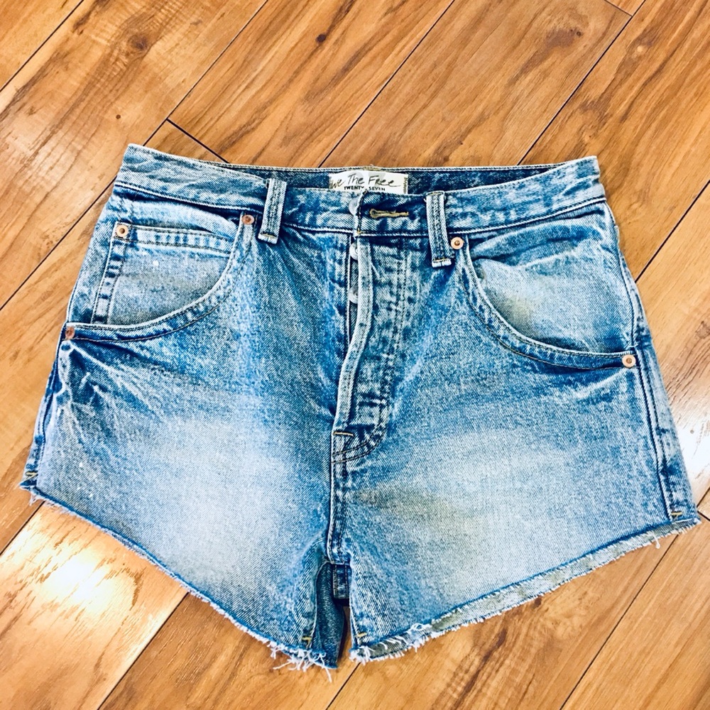 We the Free People button fly denim jean shorts stonewashed 4 summer dis…